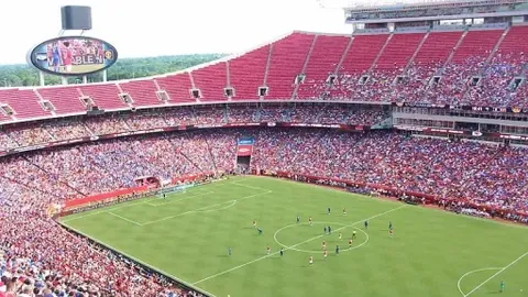 “辽宁铁人在热身赛中以6-1横扫泰甲泰农大，安以恩独进两球”