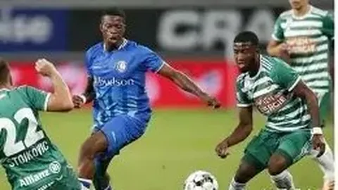 琼斯背身运球巧妙转身，空中轻松扣篮得分